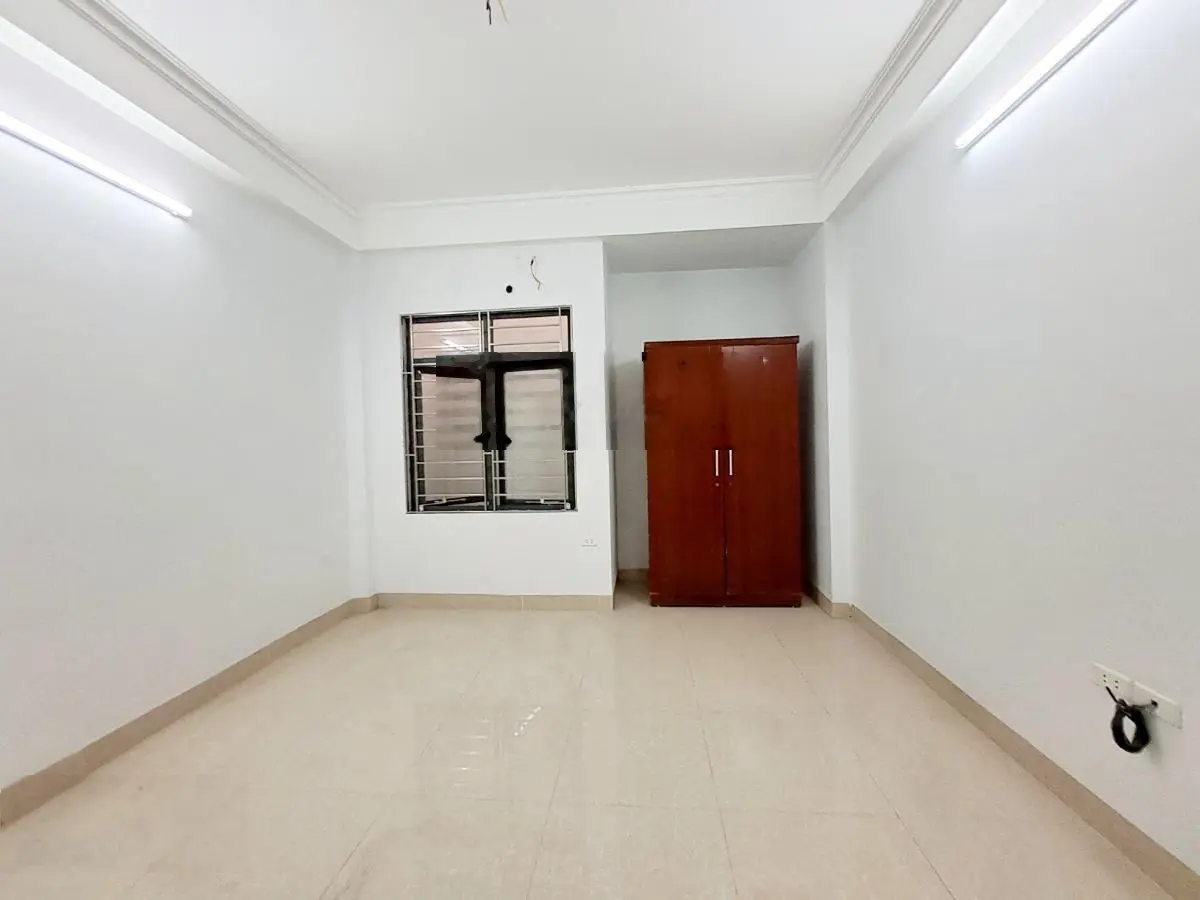 Mặt phố kinh doanh Sầm Uất Hoàng Công,Kiến Hưng. Dt 50m 6 tầng Mt 4.5m. Giá 17 tỷ. Kinh doanh đỉnh