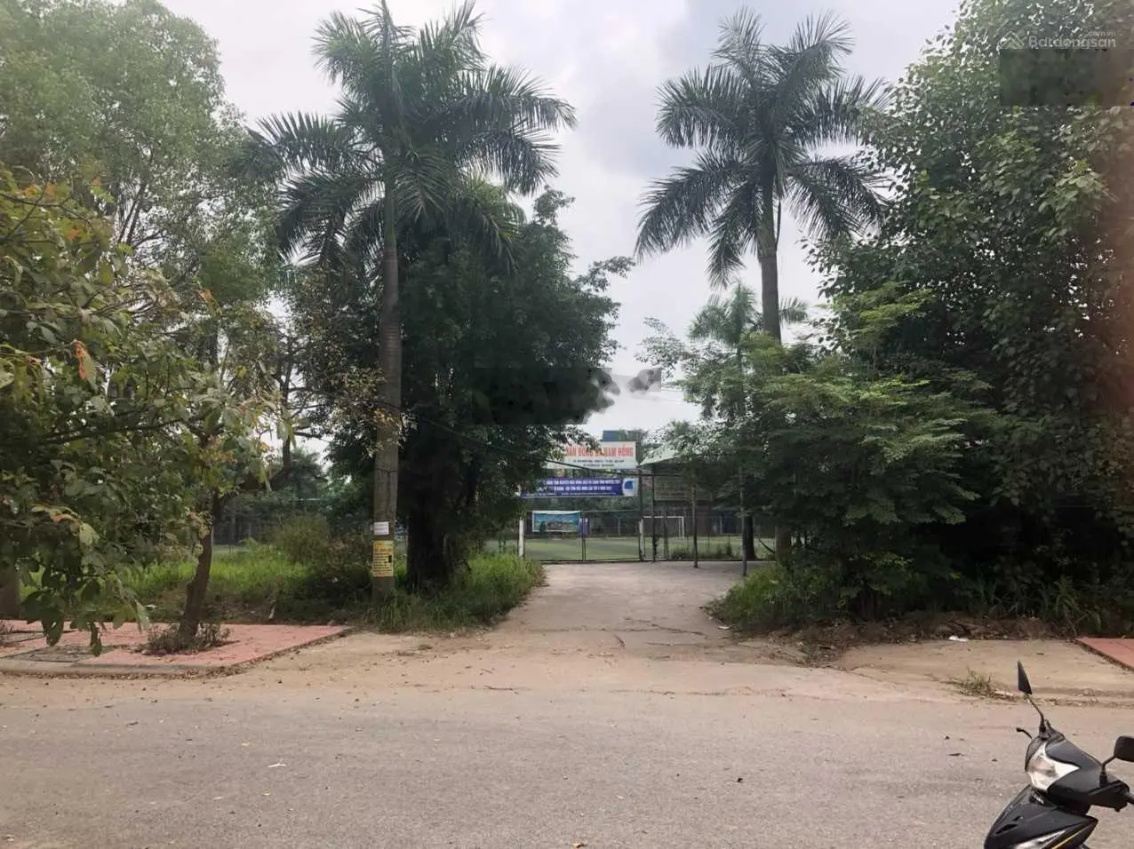 Bán cắt lỗ sâu lô đất làn 2 sau shophouse - view công viên, sân bóng - hướng Đông Nam