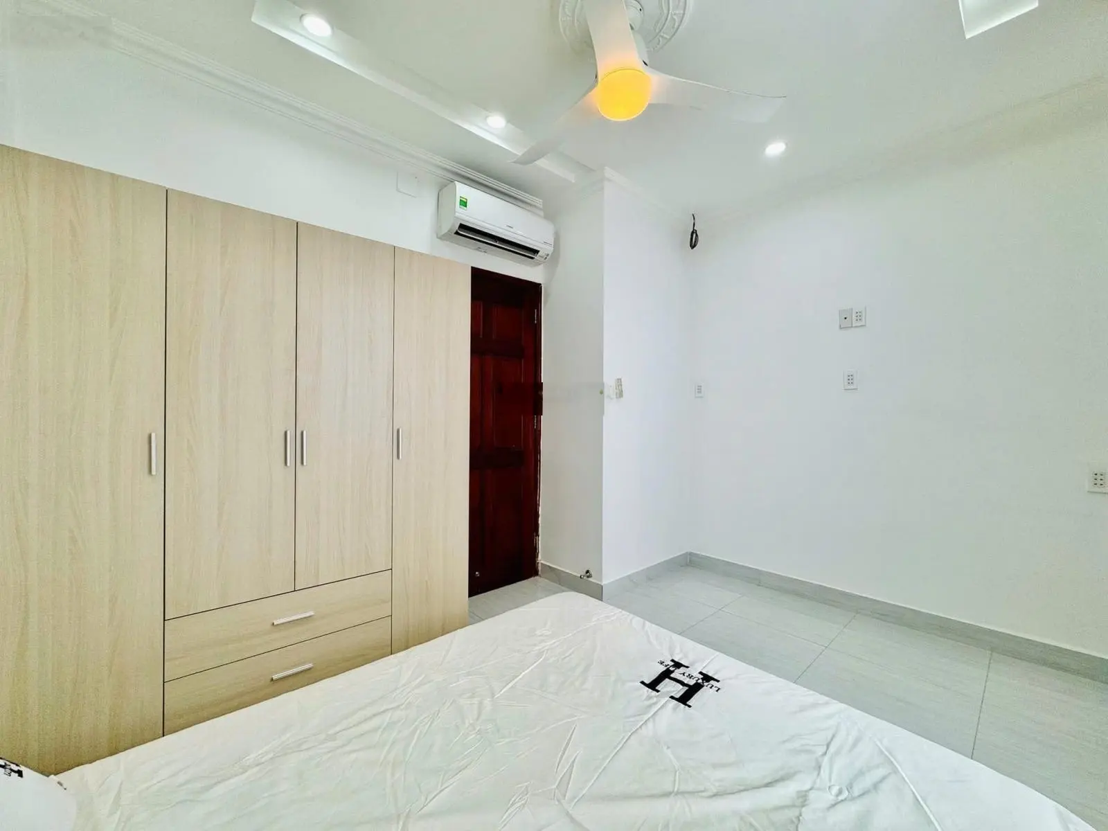 Nhà vị trí đepn trệt 2 lầu hẻm xe hơi Đường số 9 F9 GV. Tặngfull nội thất