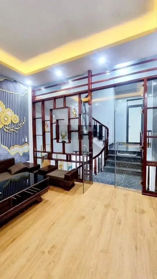 Bán nhà 3,5 tầng hướng Tây Bắc view công viên chính KĐT Ptro Thăng Long giá 5 tỷ 400