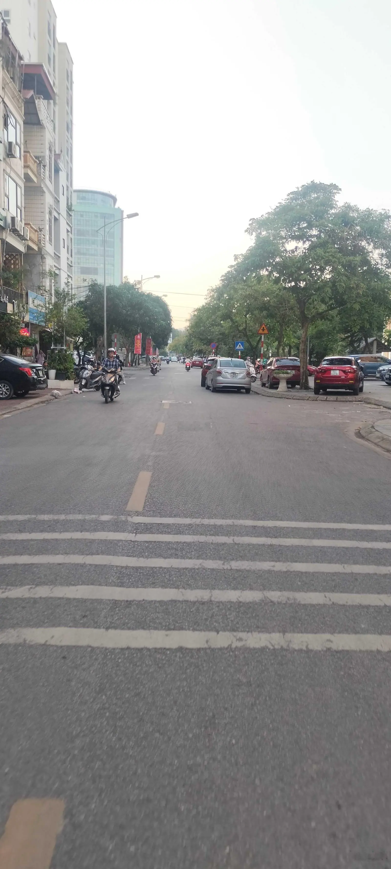 Nhà Mặt Phố, Nguyễn Văn Cừ, Phân Lô, Nói không với quy hoạch, gần trường học, cơ quan, gần hồ.