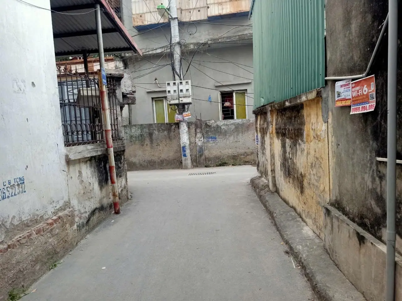 Cần bán nhà rất gấp ngay Vinsmart City Tây Mỗ, vài bước oto, có sân rộng, DT 43m2, giá bán 4 tỷ x