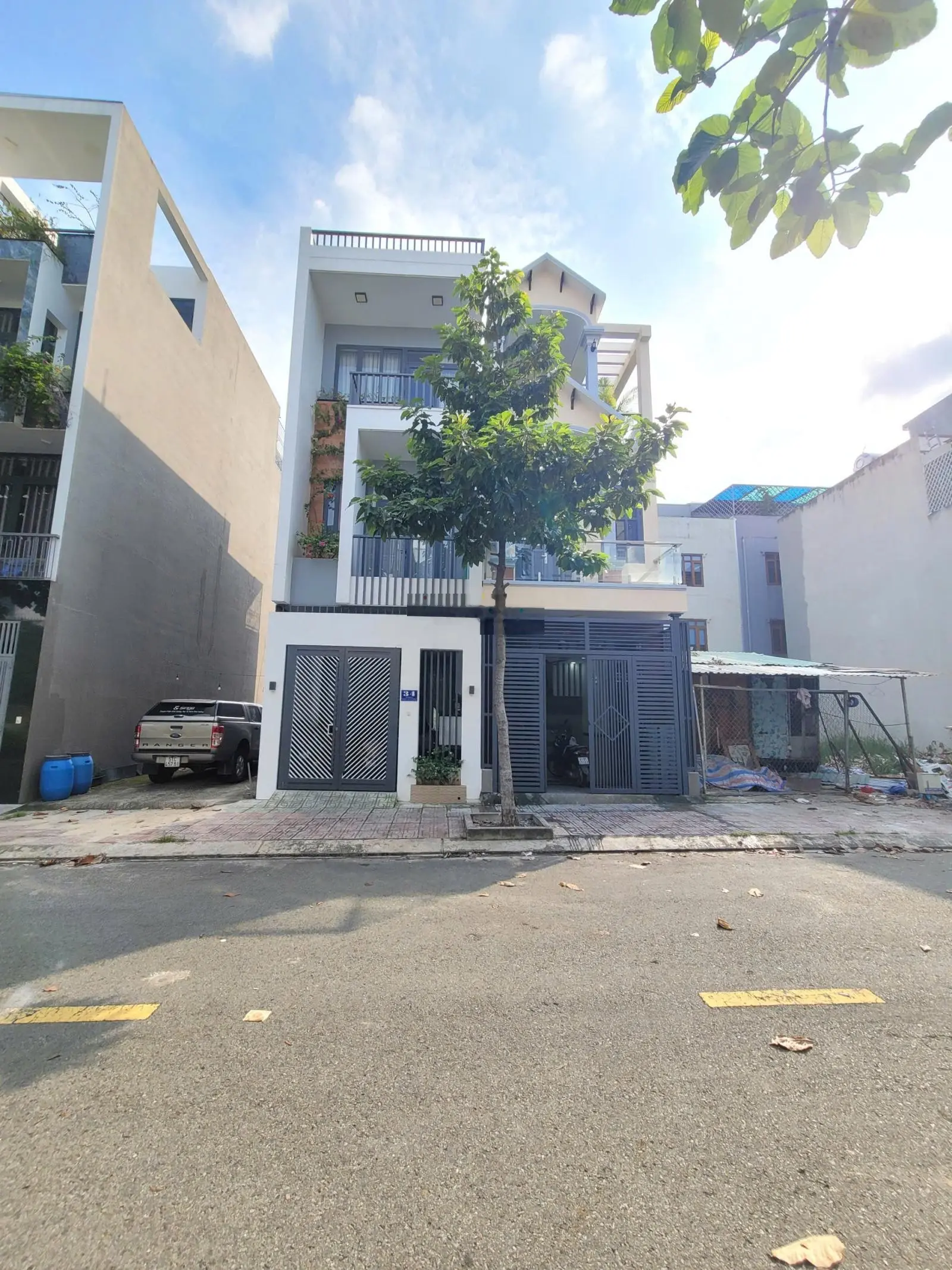 Bán nhà 1 trệt 2 lầu KDC Gần Làng Học ngang 4x16m chỉ 4ty3 TL, Đường Nhựa 13m vỉa hè cây xanh