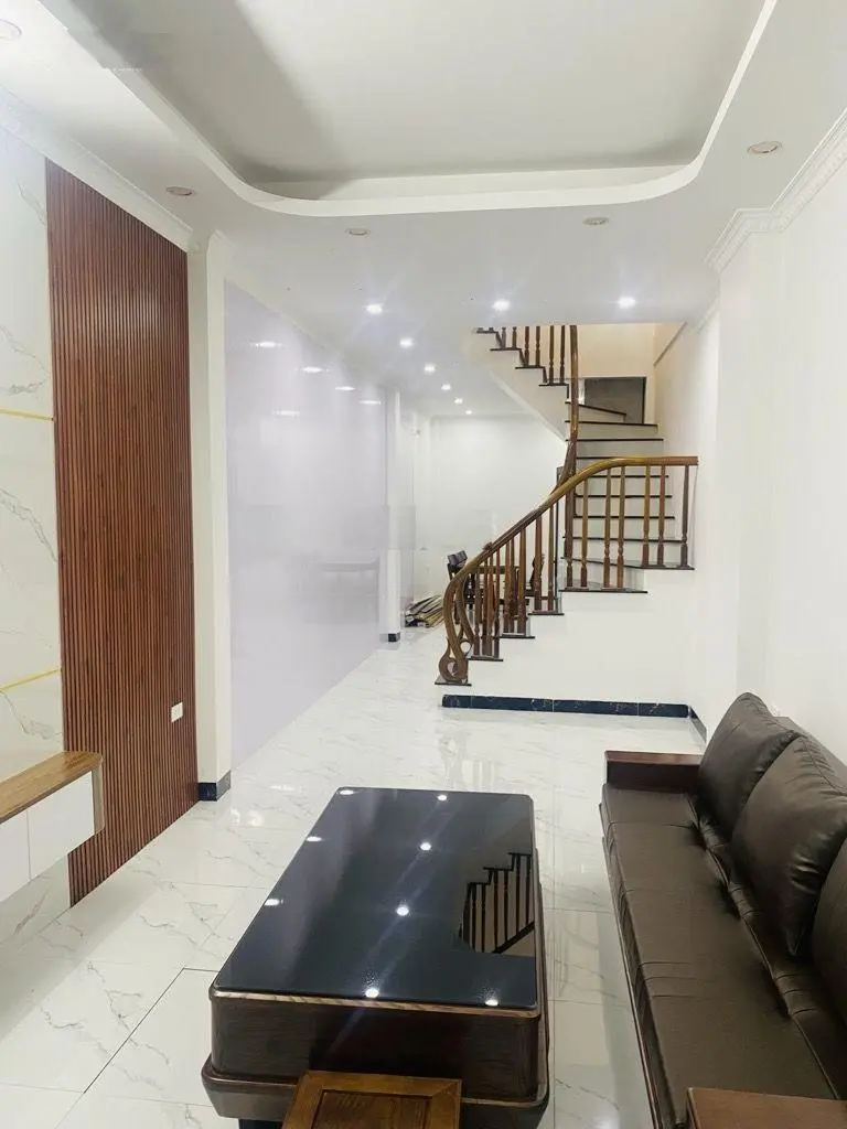 Bán gấp nhà mới Phố Trạm 46m2 full nội thất, đủ 5 ngủ gần Ô Tô Tránh chỉ hơn 6 tỷ
