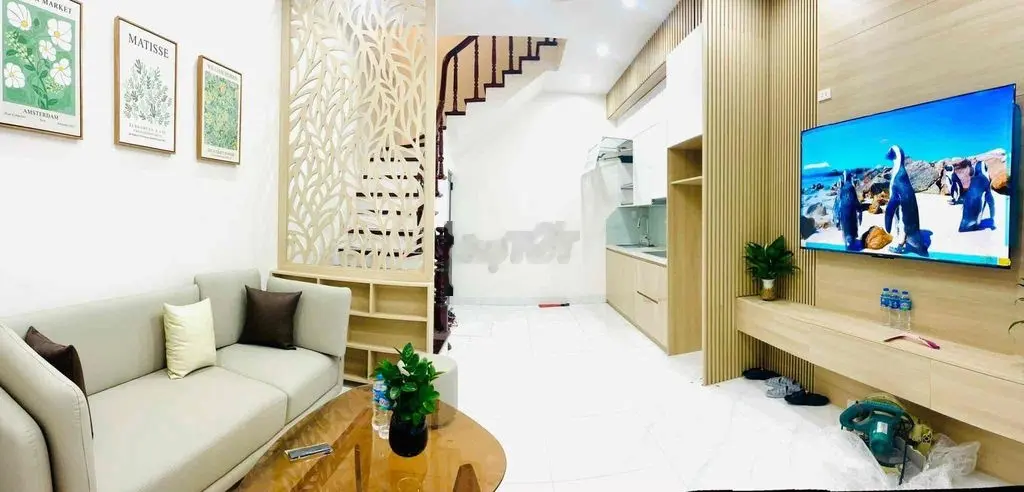Cực hiếm, nhà đẹp Q Cầu Giấy 35m2 3pn, gần ô tô tránh, nhỉnh 5 tỷ.