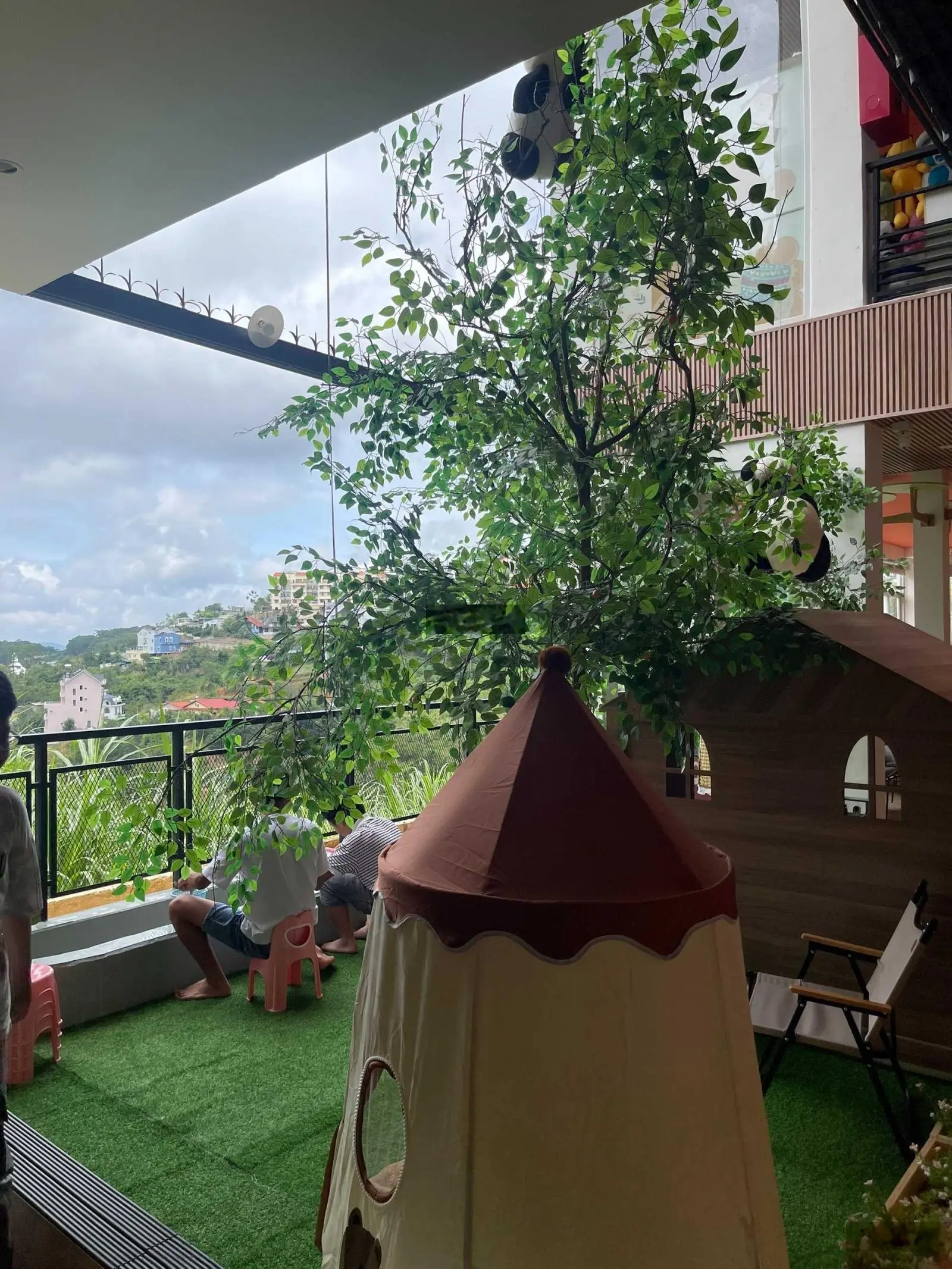 Khu vui chơi cafe 3 tầng view thông P10, Đà Lạt, D.Thu 250 tr/tháng, giá 15.9 tỷ TL mạnh