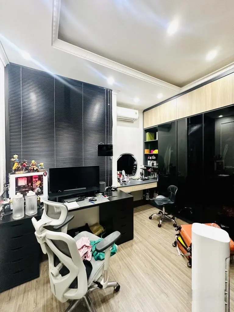 *cực hiếm* nhà ngọc lâm oto tránh- kinh doanh - 50m2- 4 tầng - gần vườn hoa- sát trường học !!