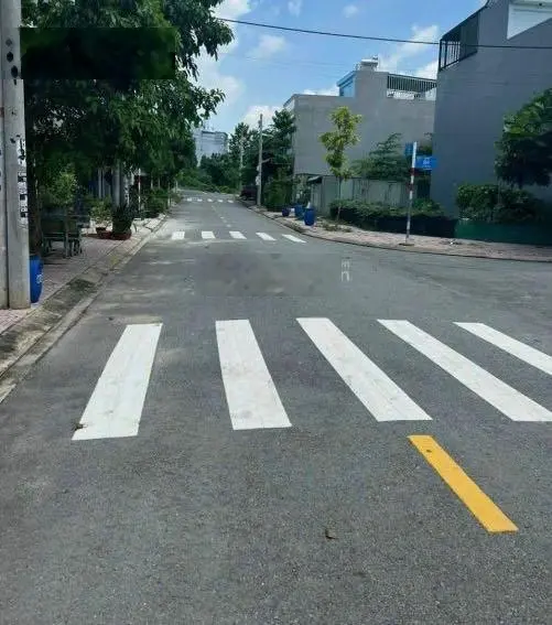 Tài chính 3tỷ có ngay lô MT An Phú Hưng, Tân Phong, Quận 7. Cách Nguyễn Thị Thập 400m. Sổ sẵn
