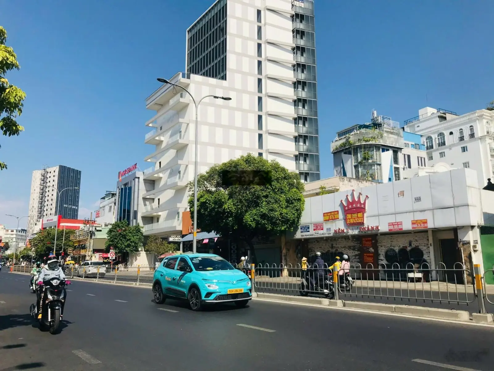 Khuôn đất 550m2 mặt tiền ngay Phan Đăng Lưu, chỉ 90 tỷ, giá quá tốt