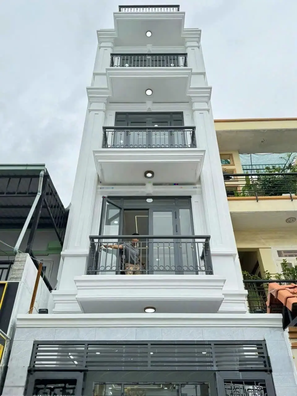 Bán nhà đẹp 4 tầng tại đường hiệp bình dt 68m2, 5 pn, nhiều tiện ích sổ hồng hoàn công chính chủ