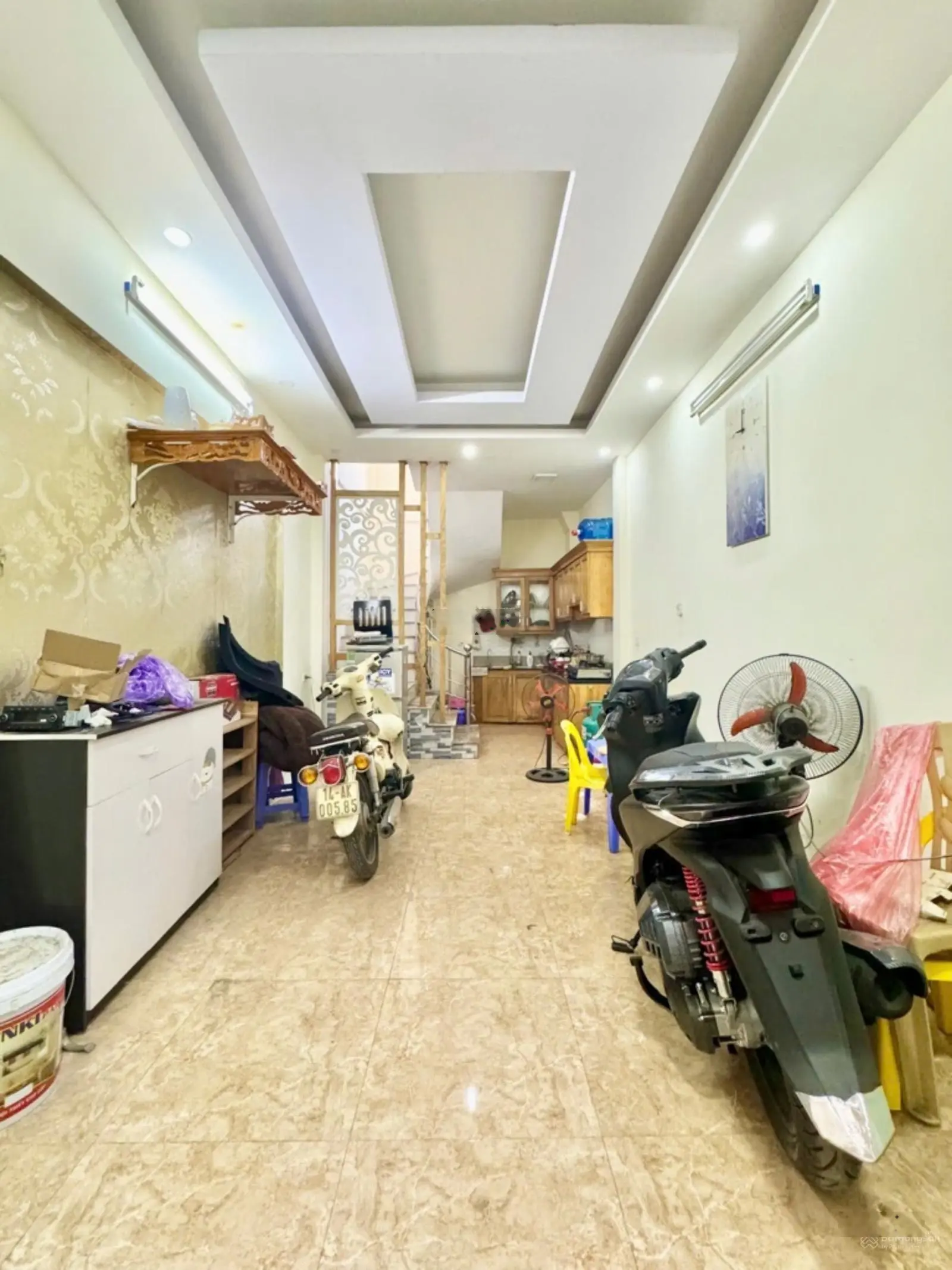 Hiếm- bán nhà Lĩnh Nam Hoàng Mai, 33m2 5tầng, ôtô sát nhà, 20m ôtô tránh, chỉ 4.9 tỉ, LH 0904690958