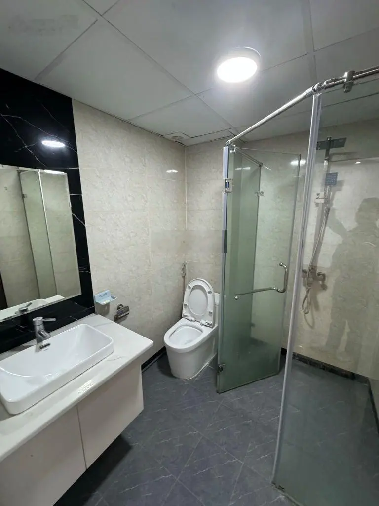Nhà bán Phố Đàm Quang Trung đối diện Aeon Mall Long Biên. Nhà 32m2x5tầng 4.1m mặt tiền. Oto đỗ cổng