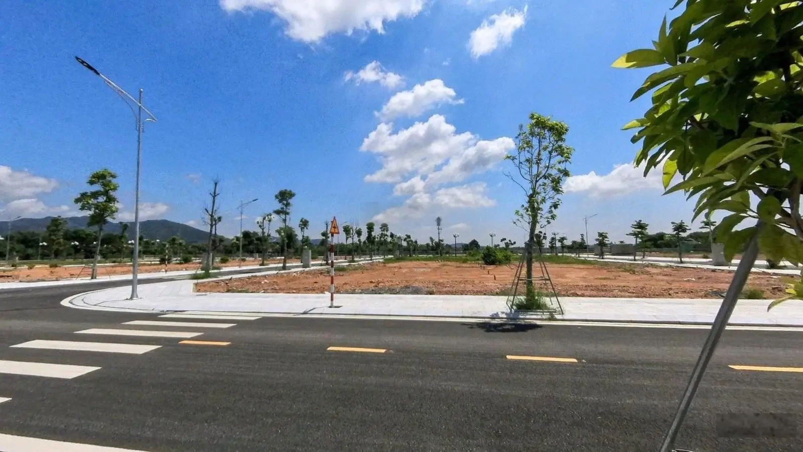 Chưa đến 2 tỷ sở hữu lô đất DT 85m2 tại HUD Lương Sơn sát phố chợ Lương Sơn Hoà Bình. Sổ đỏ lâu dài