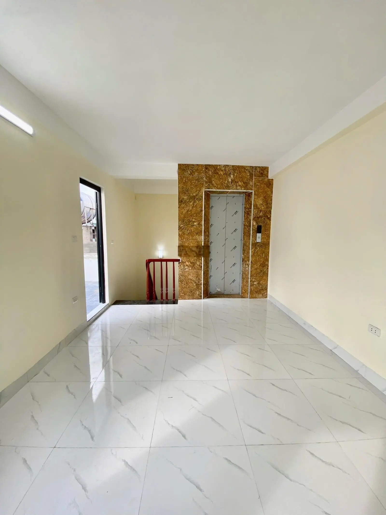 Bán nhà đẹp cầu thang máy full nội thất bồ đề long biên hà nội