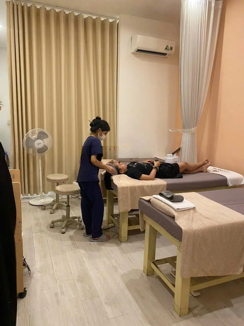 Bán nhà 3 tầng MT đường Phạm Quang Ảnh gần Võ Văn Kiệt, giá 7 tỷ có bớt. LH: 0942992361