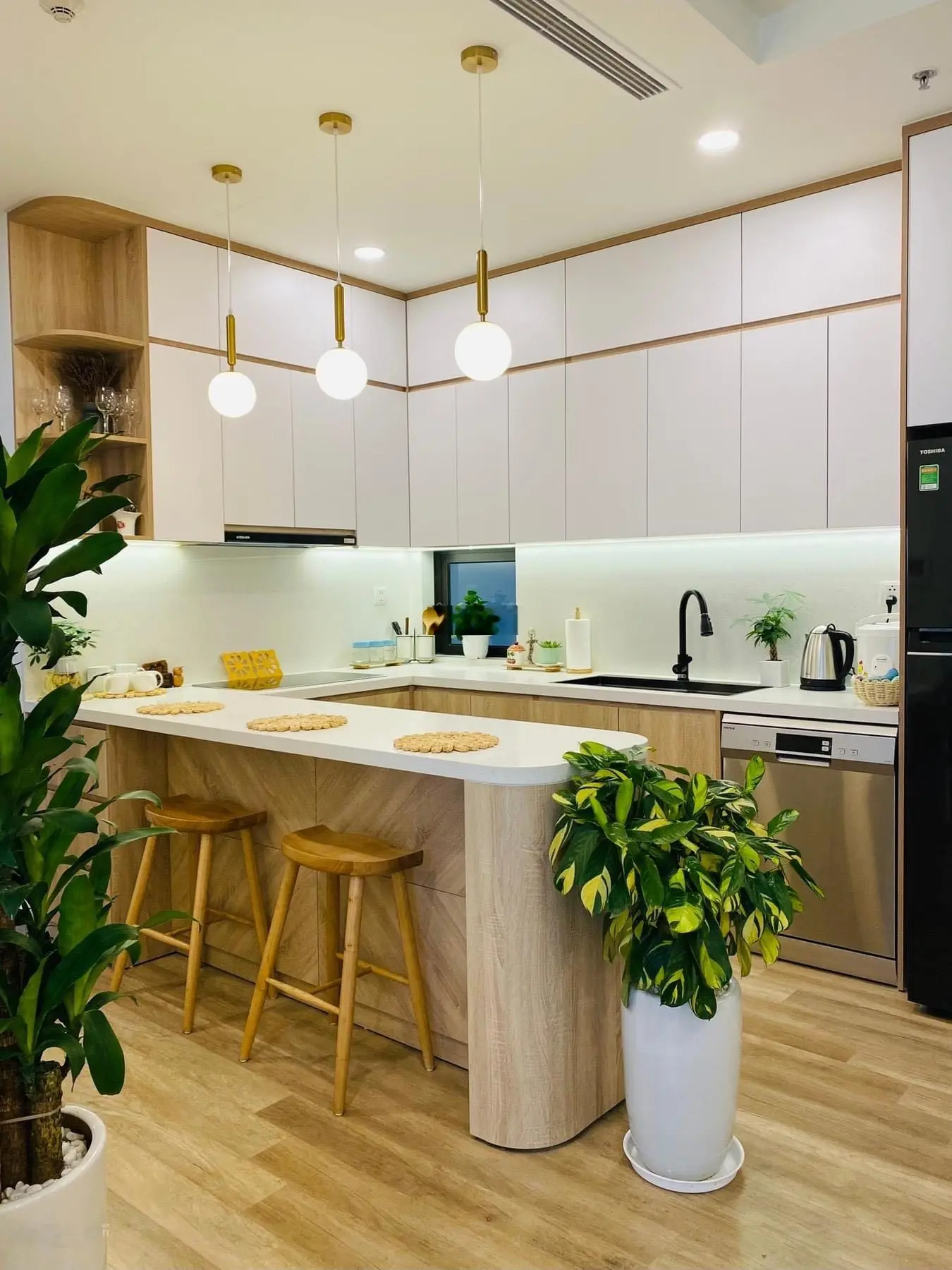 Bán nhanh căn hộ 68m2 2PN 2VS giá 2.680 tỷ tại Sky Oasis Ecopark tầng trung, view thoáng có đồ