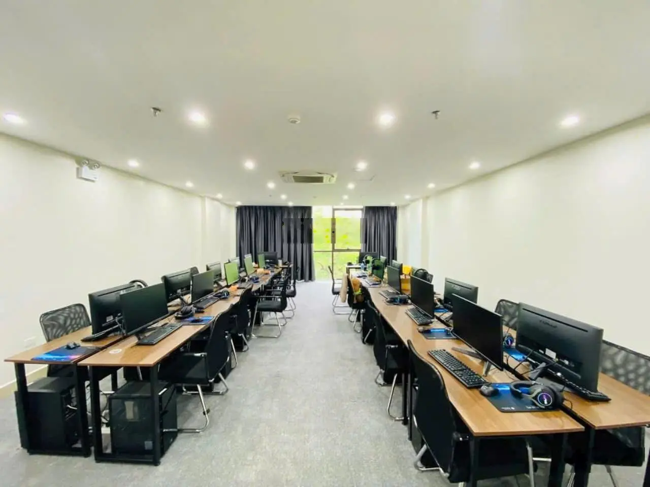 CC bán nhà hót nhất mặt phố Nguỵ Như Kom Tum, Đang cho thuê 220tr/th. S140m. 9T. MT 12,5m, Giá106Tỷ