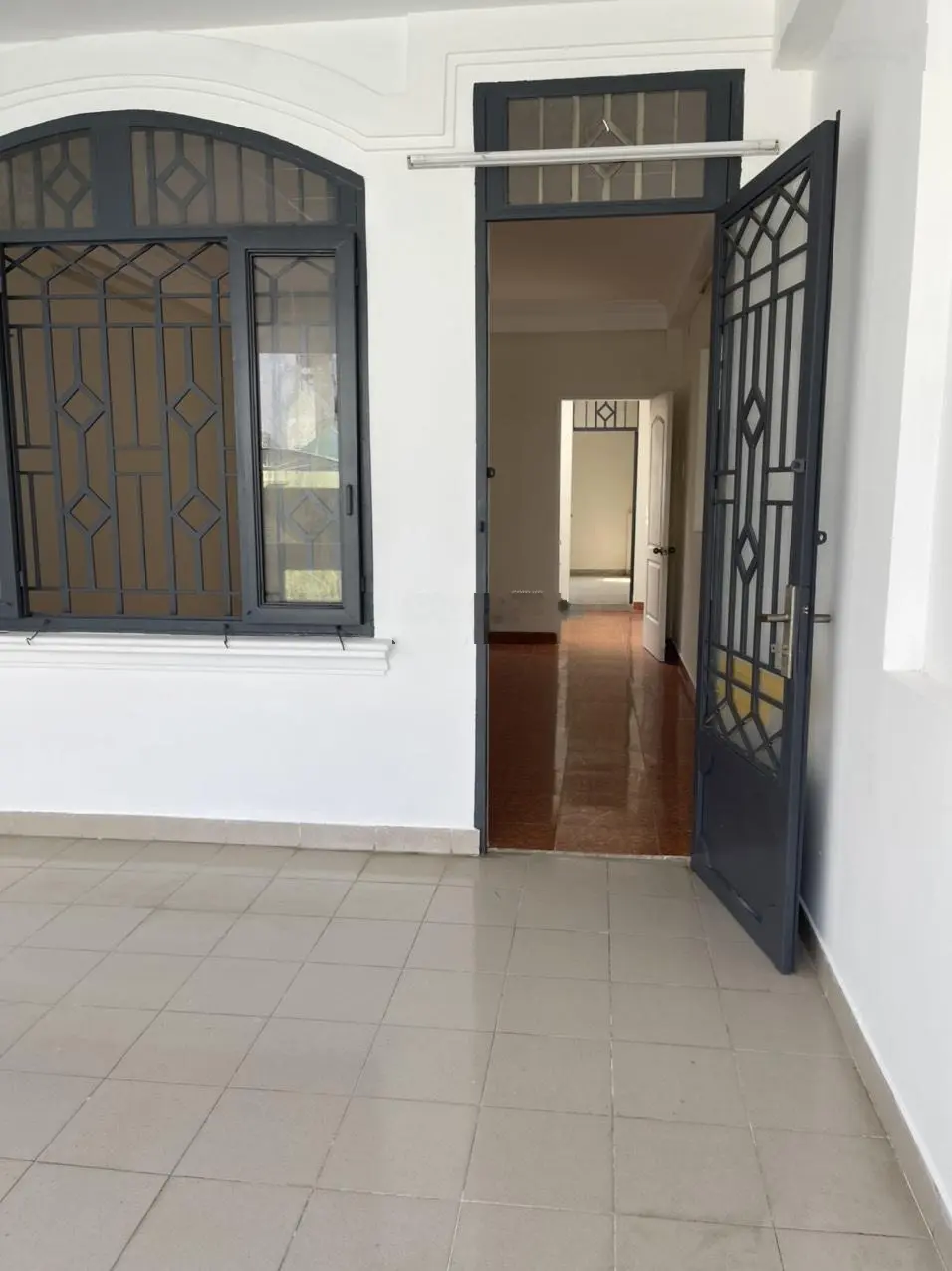 Cần bán nhà 4 tầng ngang 5,5m 84m2 - 5PN vào ở ngay - Sân bay T3 Hoàng Hoa Thám QTB