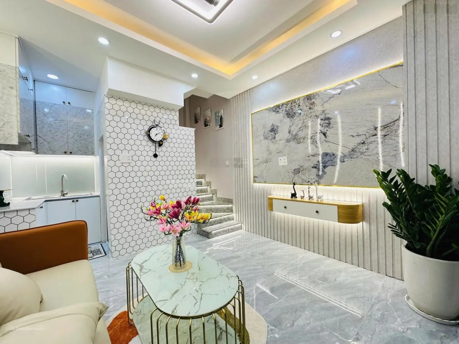1 tỷ 5 có ngay nhà mặt tiền đường gần chợ bình chánh - đang cho thuê 8tr / 1 tháng
