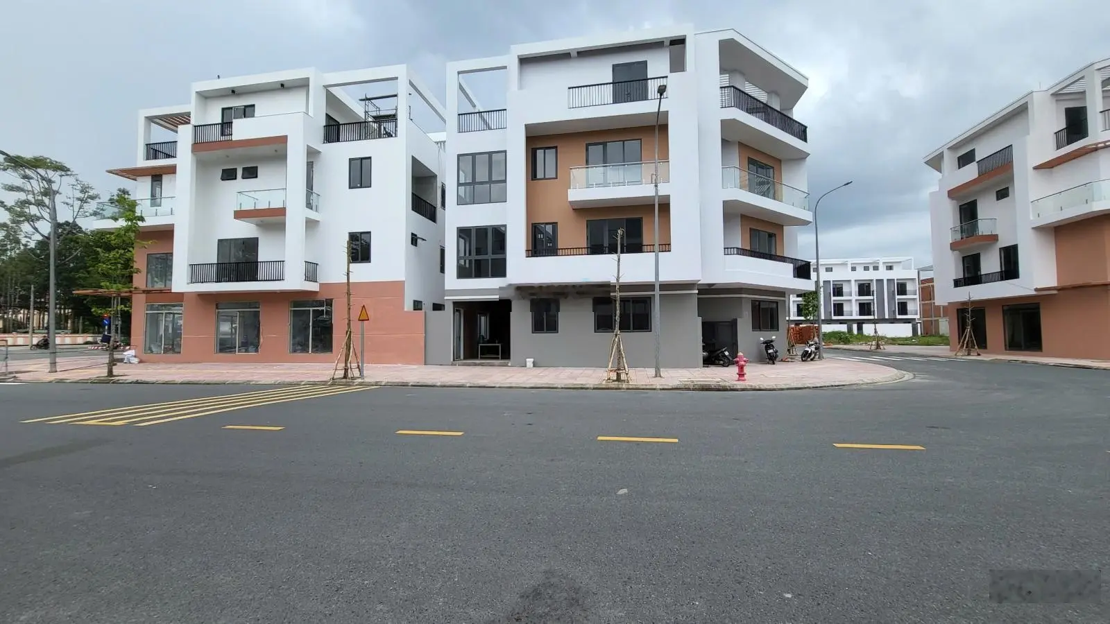 Nhà phố liền kề mặt tiền ngay trung tâm Trà Vinh