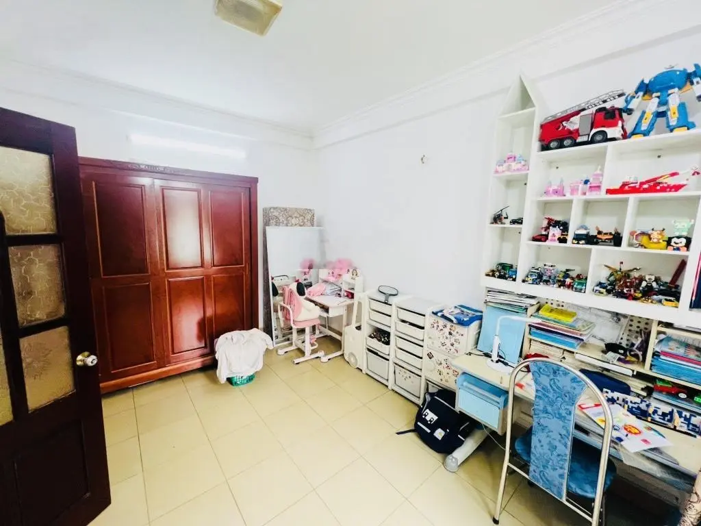 Bán nhà phố vọng q. hbt- lô góc- 20m ra ô tô- nhà đẹp full nội thất 26m2- 5 tầng- mt 5.6m. 6.45 tỷ