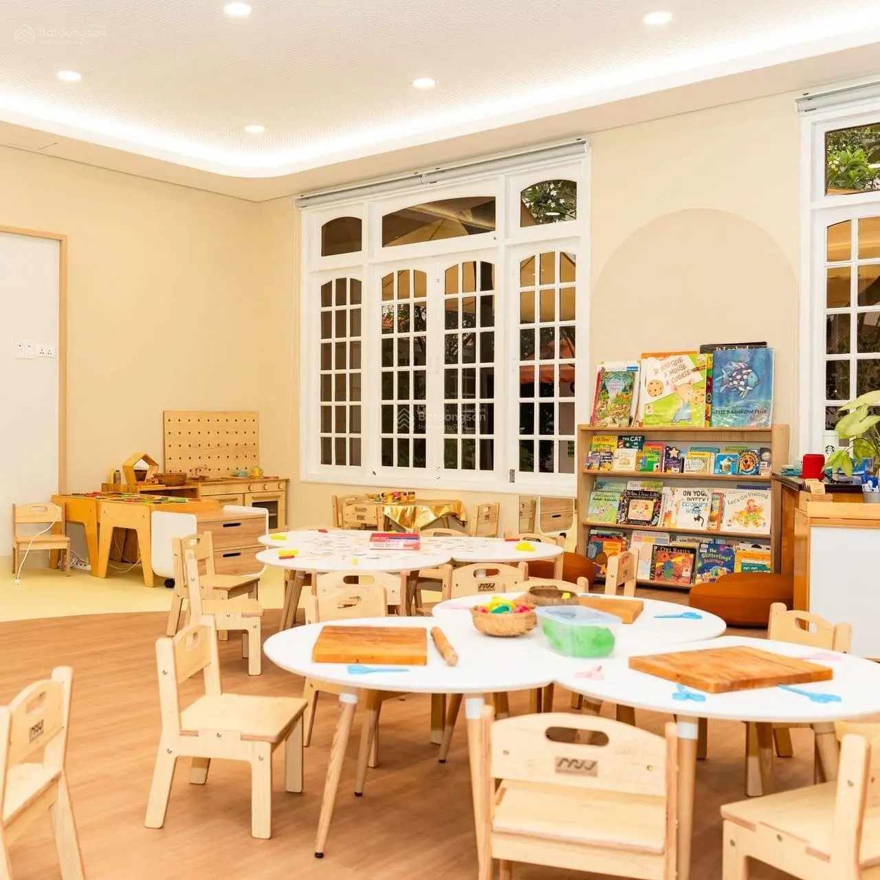 Bán biệt thự 1.840m2 có HĐT 365 triệu/th - 0909924624