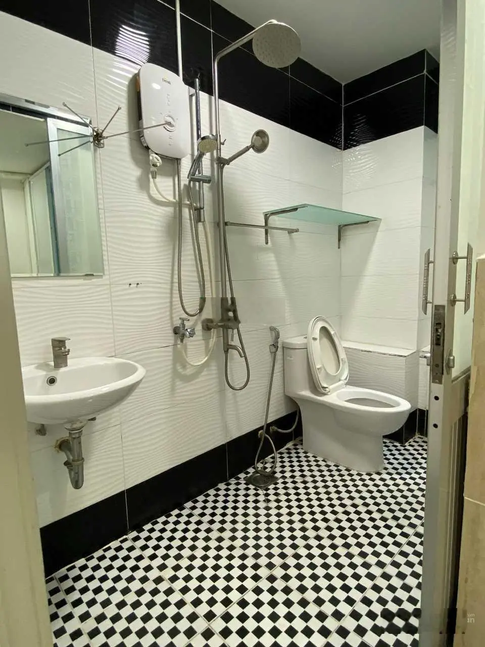 Nhà ngon tiện mua vào ở ngay, khu sang, hẻm 4m, Lê Văn Sỹ-P12-Q3-(4.3x17m=72m2)-KC 4T- chỉ 9.5 tỷ