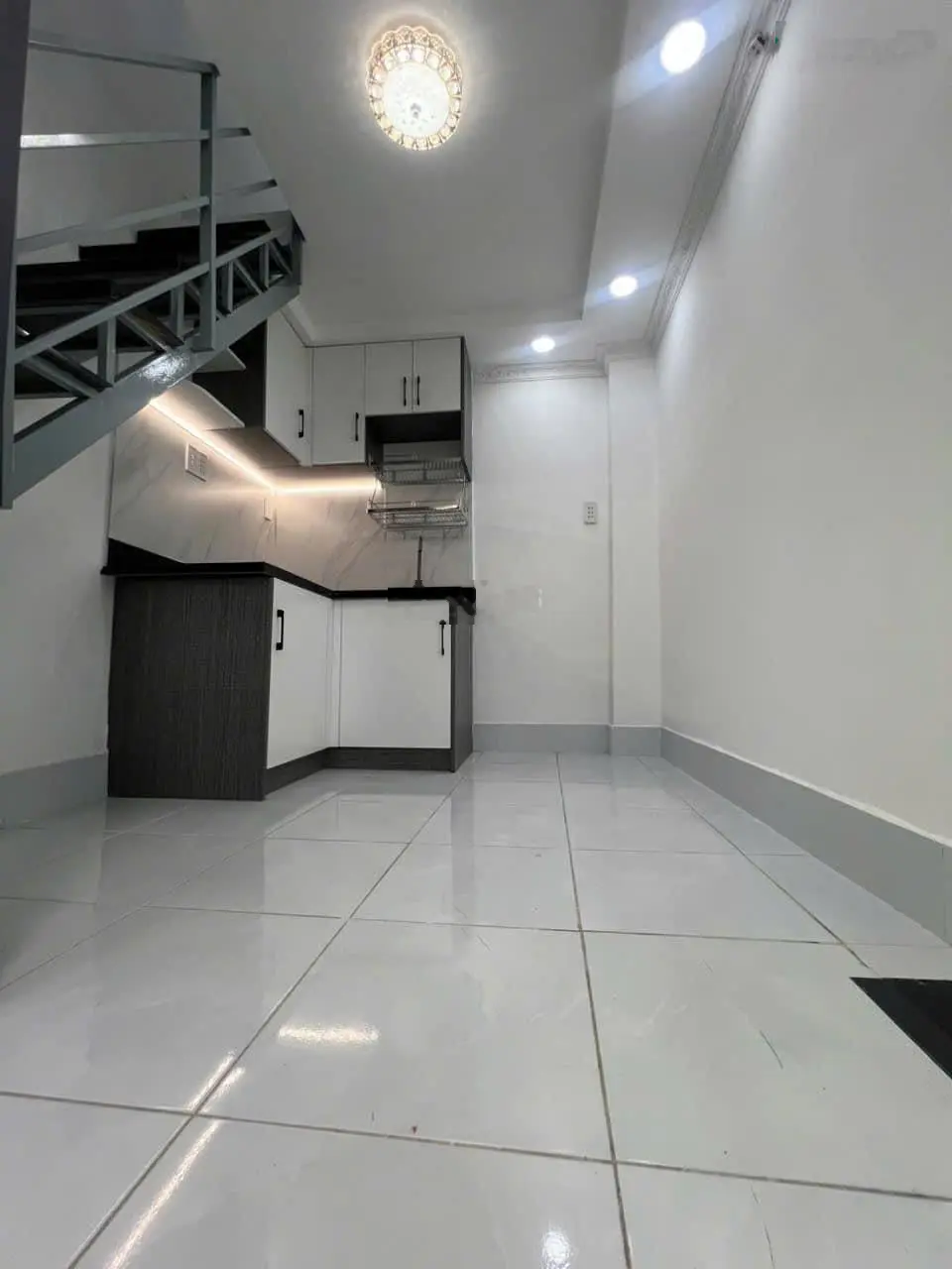Nhà bán đẹp , 3 tầng , dtsd 21m2 , Hoàng diệu , phường 4 Quận 4.