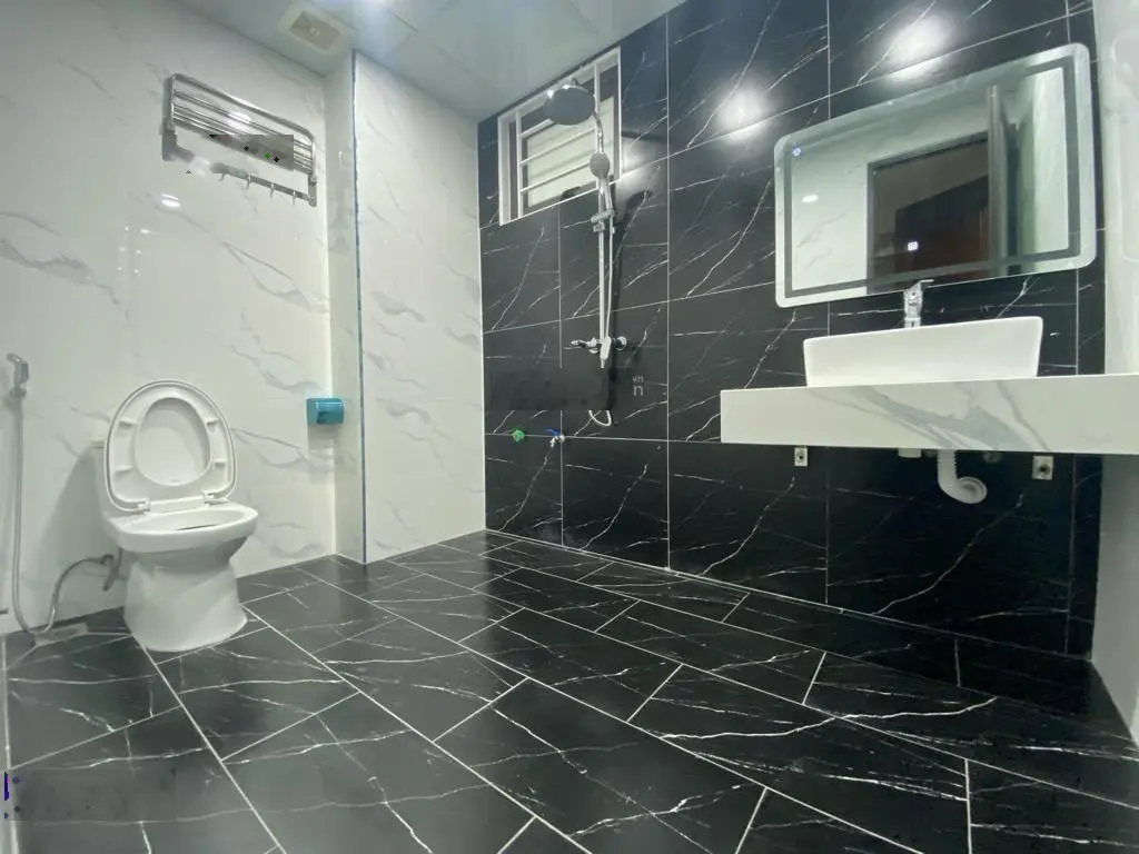 Sao phải về quê? Nhà phố đẹp, rộng rẻ đây ạ! Duy nhất Minh Khai 1 căn 49.8m2, MT 5m 9.8tỷ thang máy