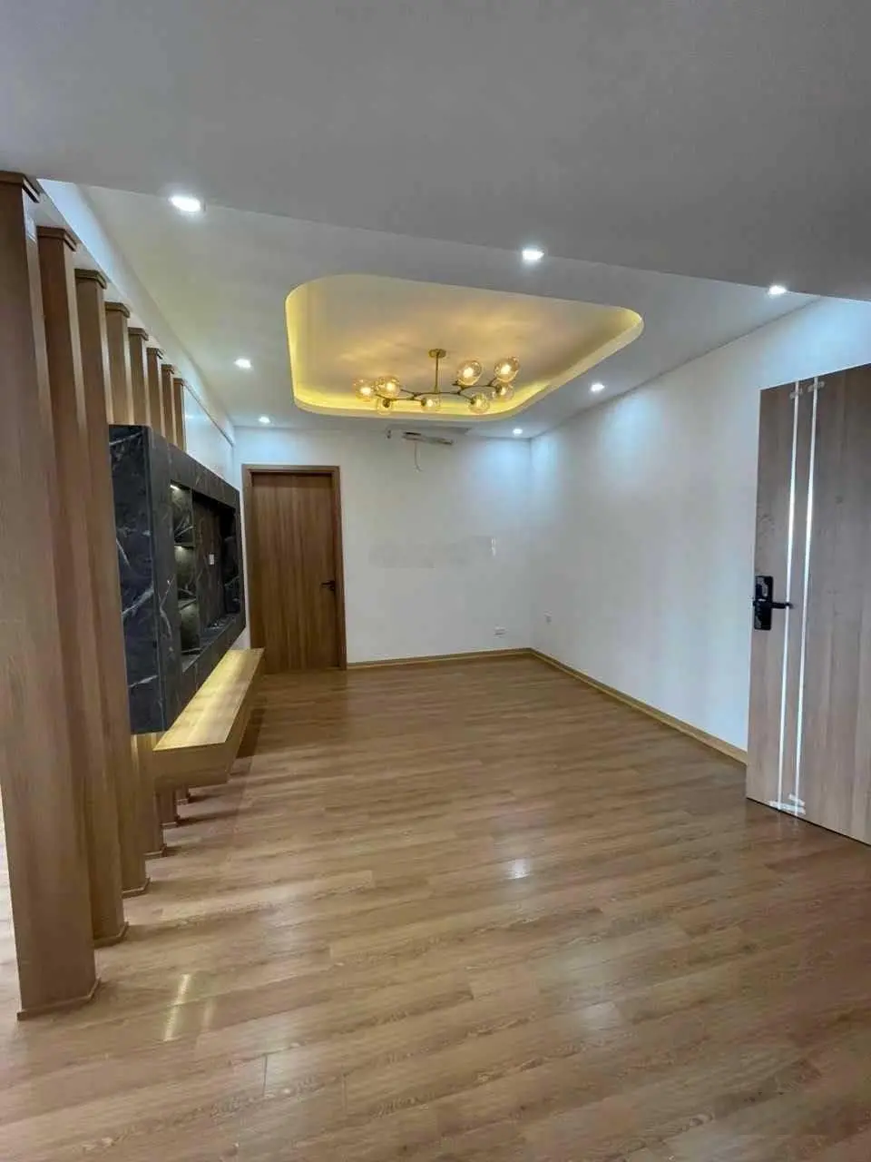 Em cần bán căn hộ Nơ1B Bán đảo Linh Đàm. DT 73m2 2PN 2VS. LH 0986 341 ***