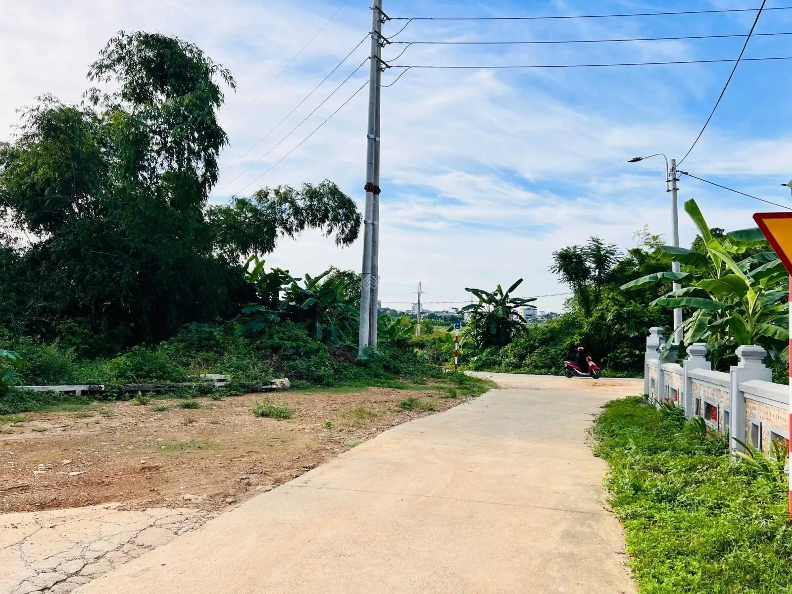 Do cần tiền tôi có mảnh đất muốn bán tại Hạ Bằng DT 821.1m2, MT 14m sát CN cao Hòa Lạc, đại học FPT