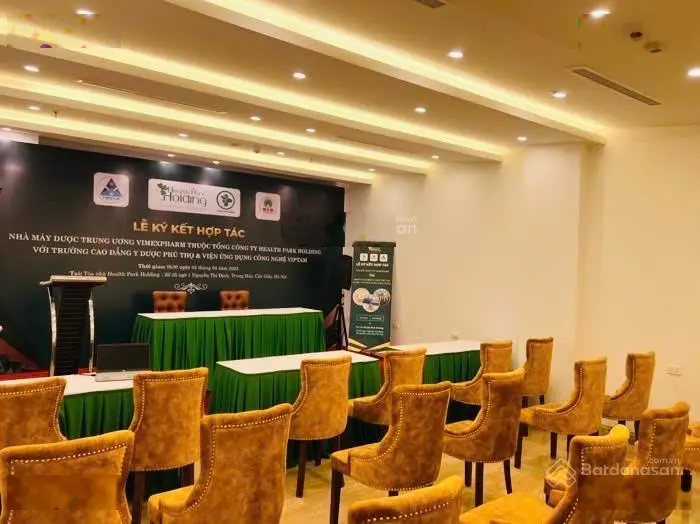 Bán tòa khách sạn 5 sao Nguyễn Thị Định hotel 550m2-9 tầng thang máy-mặt tiền 15m-ôtô tránh-250 tỷ