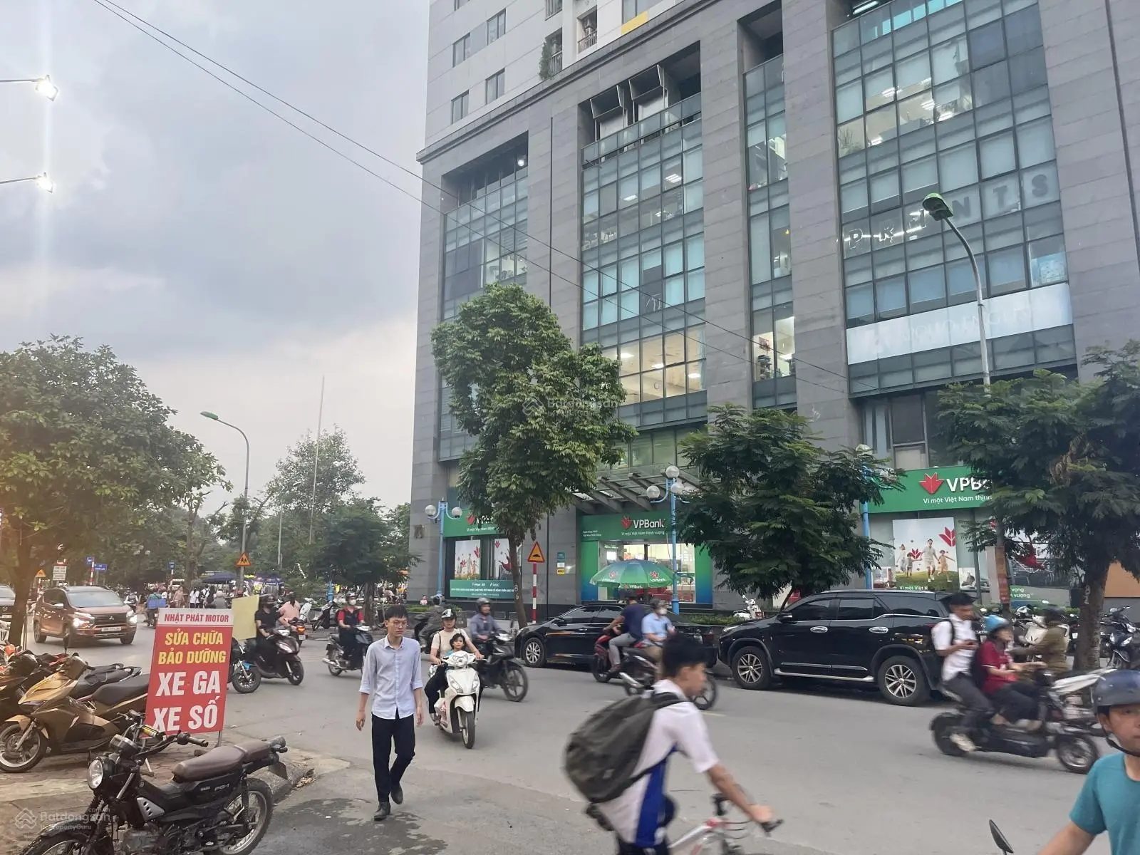 VIP-VăN QUÁN-HÀ ĐÔNG-Phân lô vỉa hè rộng-diện tích 86m2-mặt tiền 4,2m-nhà 4 tầng-loanh quanh 17 tỷ