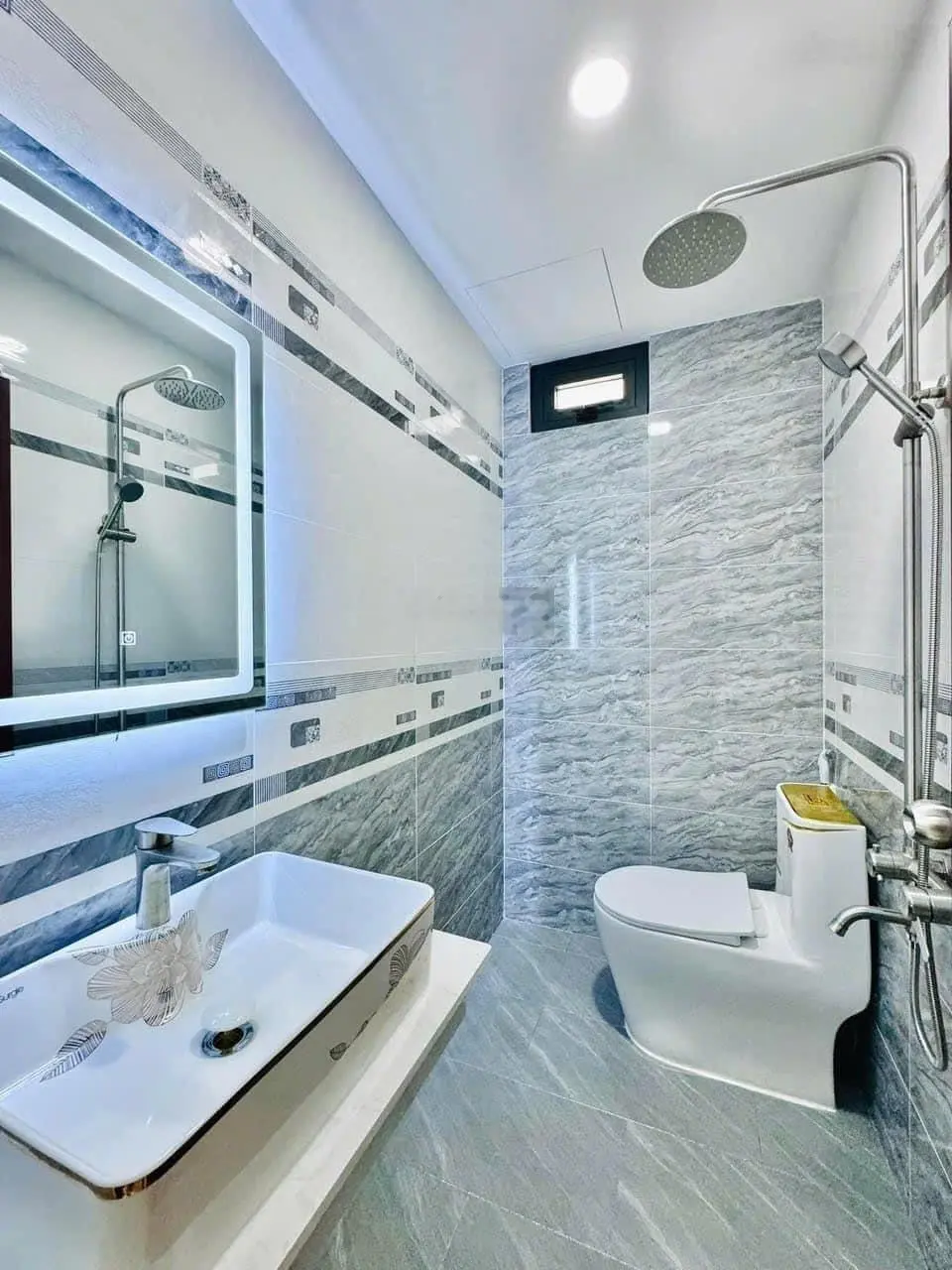 Bán ngộp căn ngay Đặng Văn Bi, Thủ Đức 70m2 sổ hồng riêng, đang cho thuê 25 triệu/th