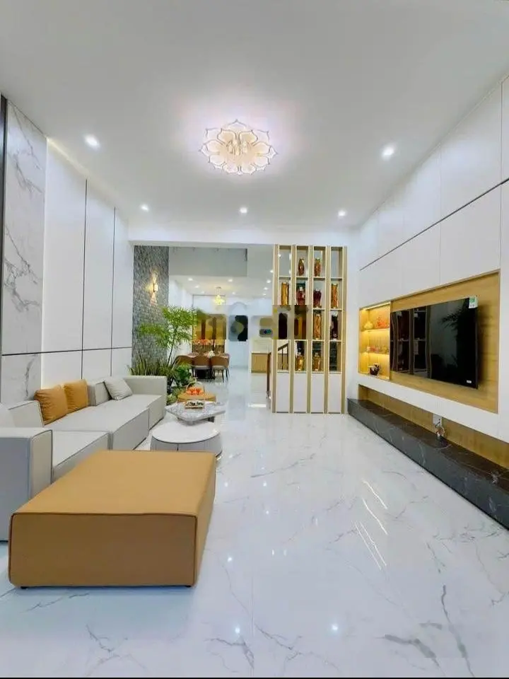 Cần bán gấp căn nhà ngay mặt tiền đường Hoàng Phan Thái - SHR