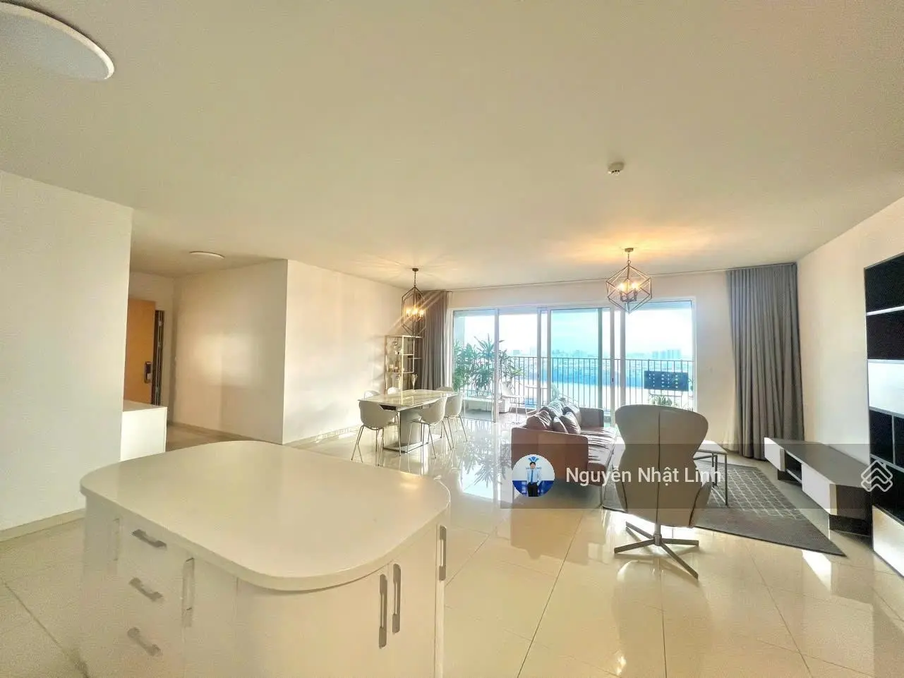 Chủ gửi bán Siêu phẩm 4PN, tầm nhìn toàn cảnh sông và city, nội thất siêu đẹp - giá chỉ 17 tỷ bp
