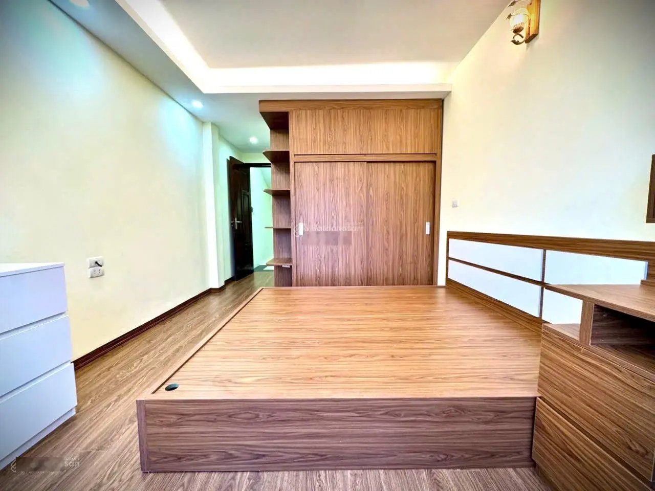 Bán nhà đàm quang trung,long biên full nội thất,5 tầng giá nhỉnh 5 tỷ