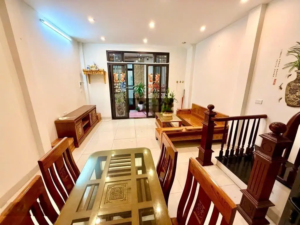 Bán Gấp Nhà 3 Tầng thượng cát, vị trí đẹp ô tô đỗ cổng, Giá: 3,55 tỷ, Lh 0978685116