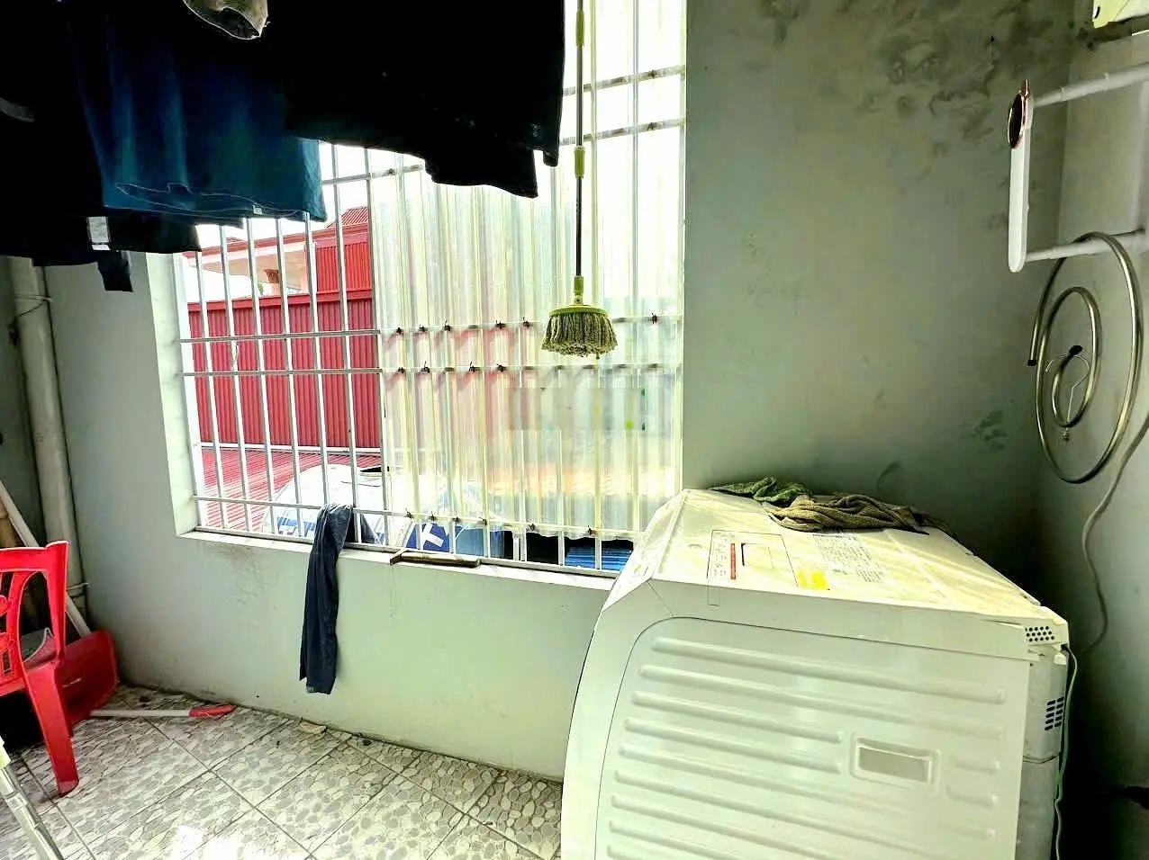 Nhà Trại Lẻ xây độc lập ô tô đỗ gần