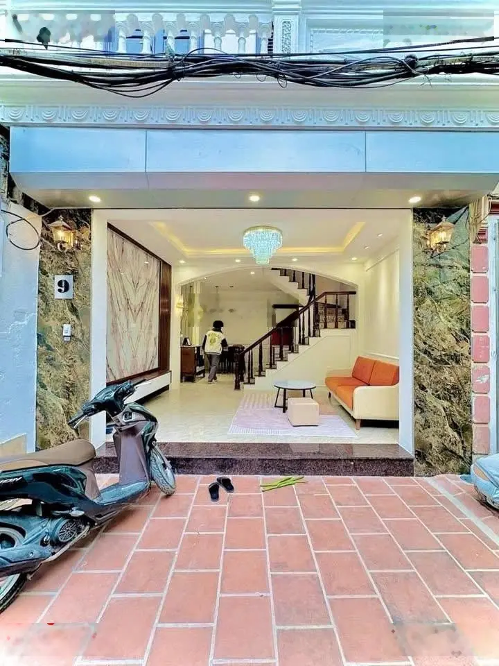 Bán nhà riêng 5 tầng, 4PN, 4WC, 55m2, giá 9 tỷ tại Phố Hoàng Cầu, Đống Đa, Hà Nội
