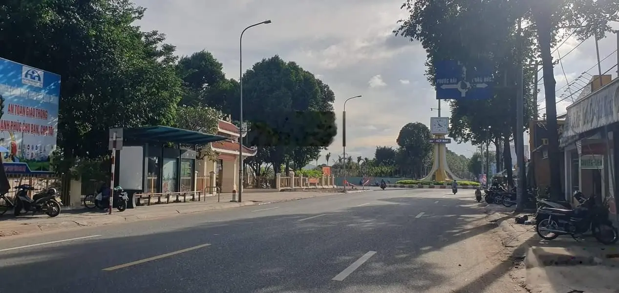 Bán gấp lô đất 780m2 ngay chợ Đất Đỏ Bà Rịa ngang 15m vuông vức 2 mặt tiền giá 2, x tỷ