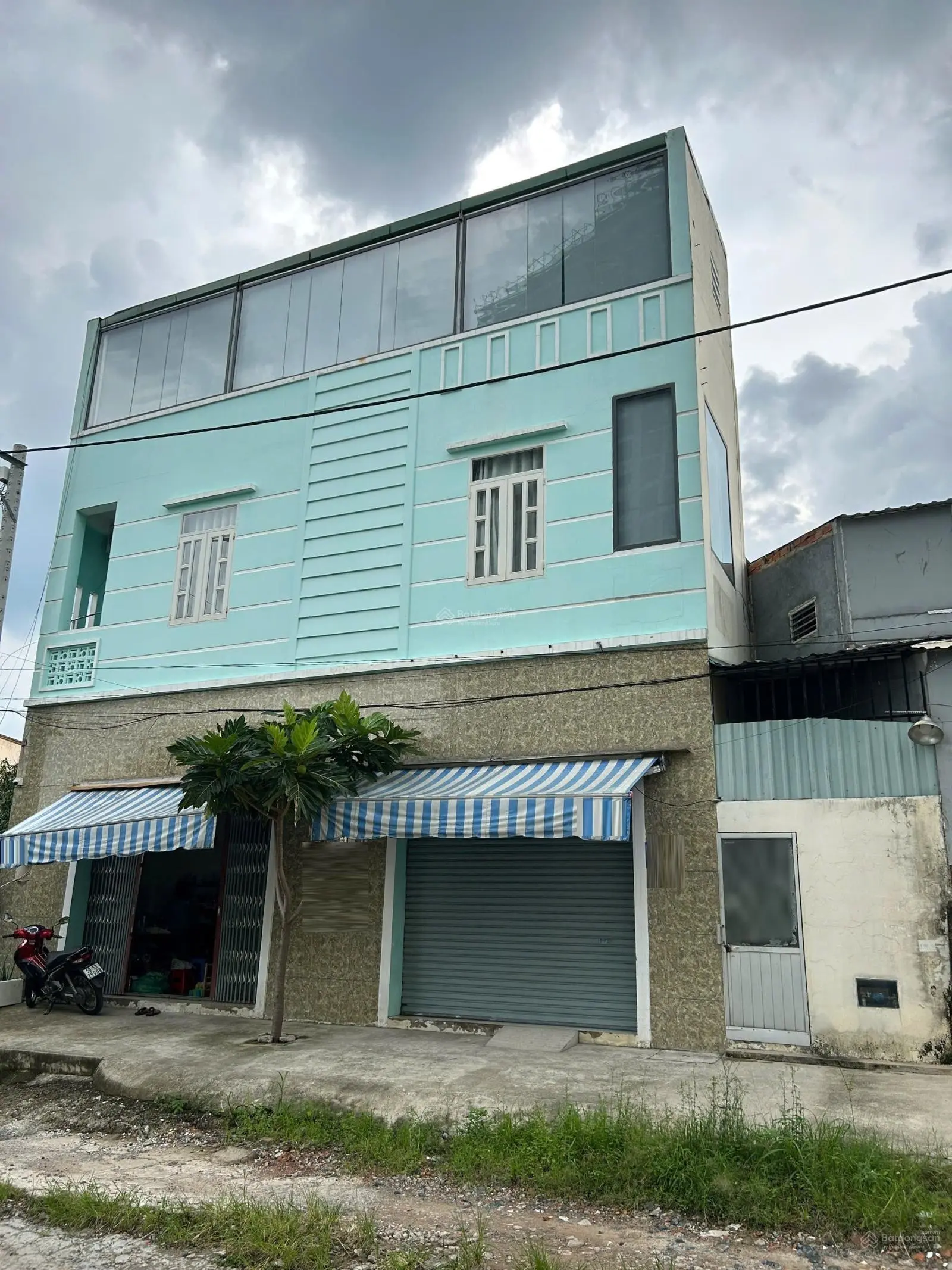Bán gấp nhà mặt bằng kinh doanh thủ đức giá rẻ- ngang 10m