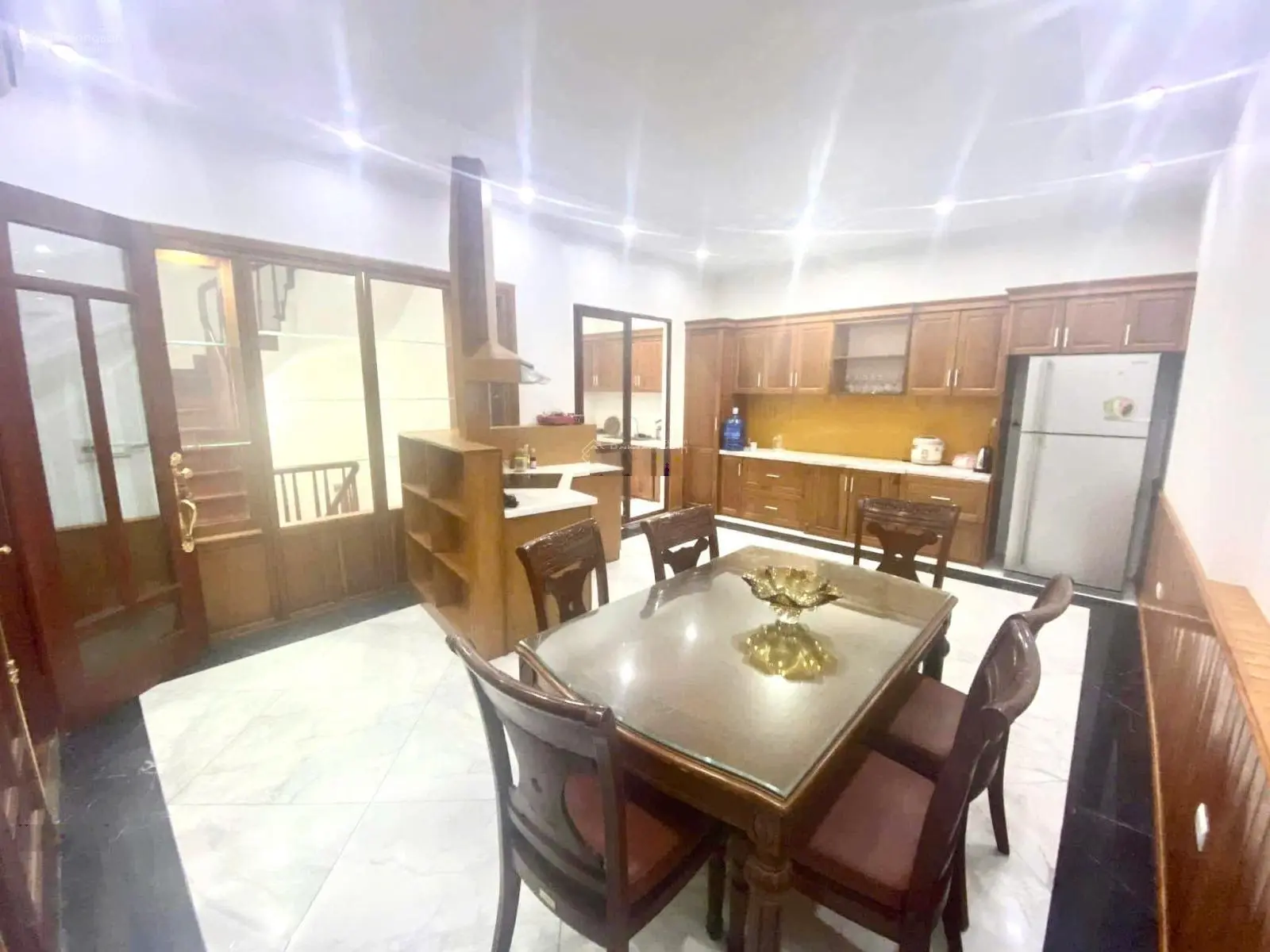 Bán nhà Ô Cách, Ngô Gia Tự, DT 130m, MT 8m, thang máy, ô tô tránh, kinh doanh, 21.5 tỷ