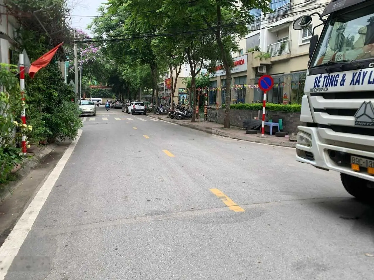 Phố trạm long biên 100m2 đất lô góc oto tránh kinh doanh sổ vuông chỉ hơn 100tr/m2