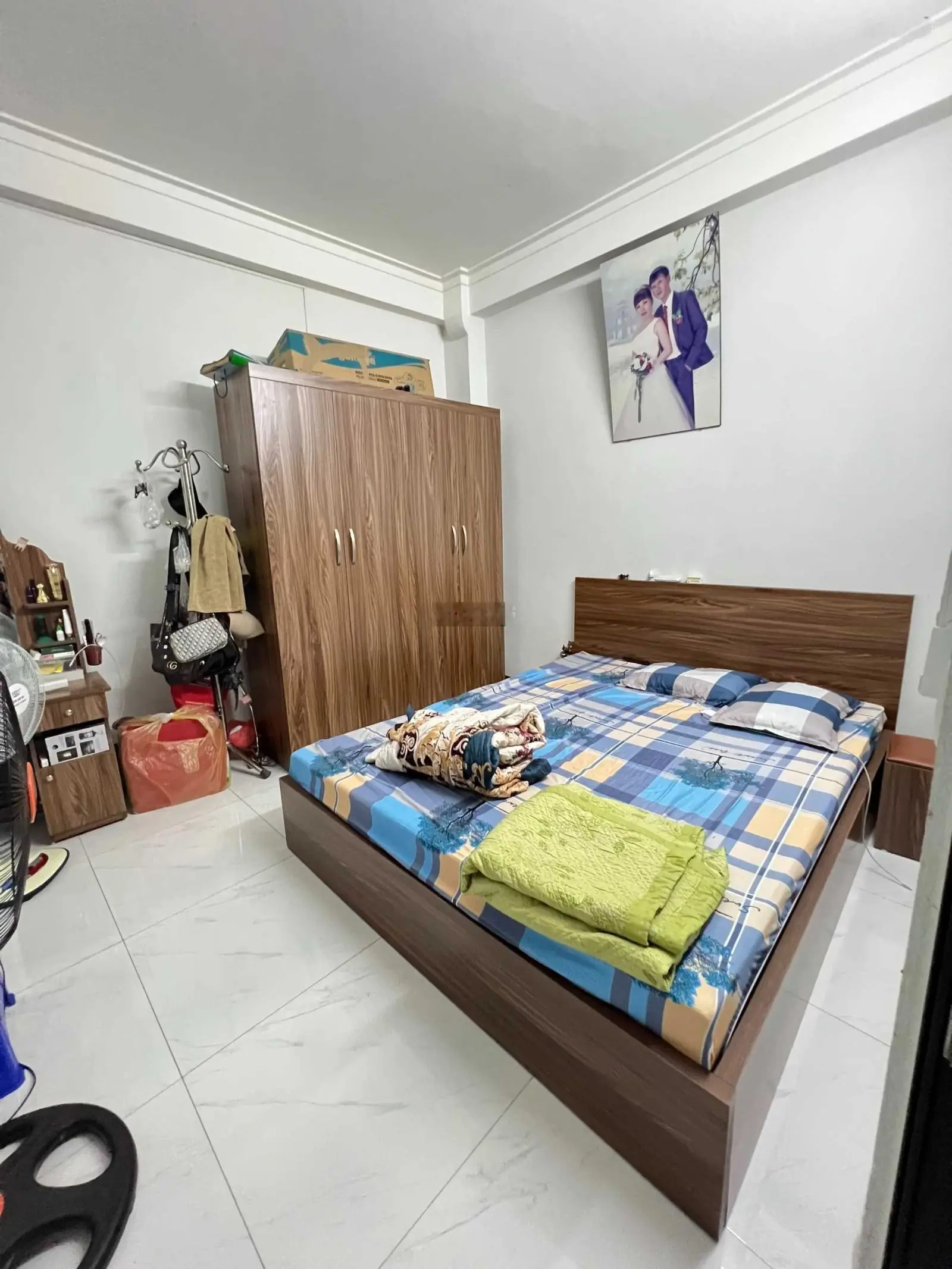 Nhà đẹp 3 tầng ngay chợ La Phù, ô tô đỗ gần mua nhà tặng nội thất, cách khu đô thị Geleximco 300m