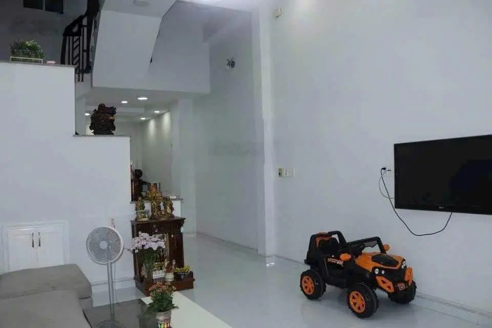Mặt tiền Dương Cát Lợi 7.9 tỷ, Dt 4x19m 4 tầng. Tiện buôn bán KD đa ngành nghề. Shr hỗ trợ vay bank
