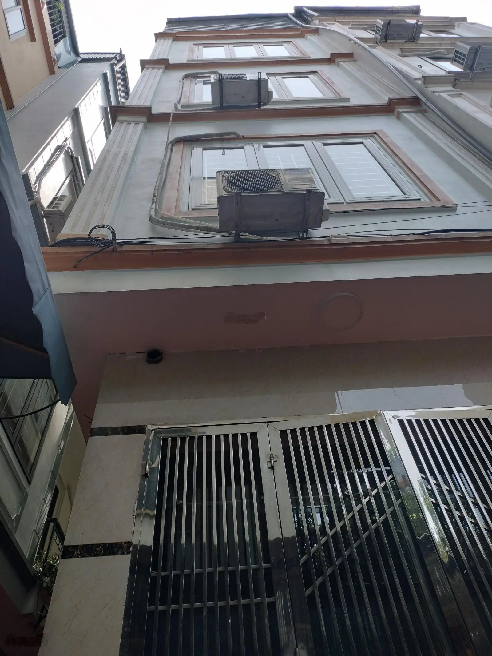 Hàng xóm nhờ bán nhà ngõ 467 Lĩnh Nam - Hoàng Mai ngõ rộng sổ riêng 30m2 5 tầng giá 4,89 tỷ có TL