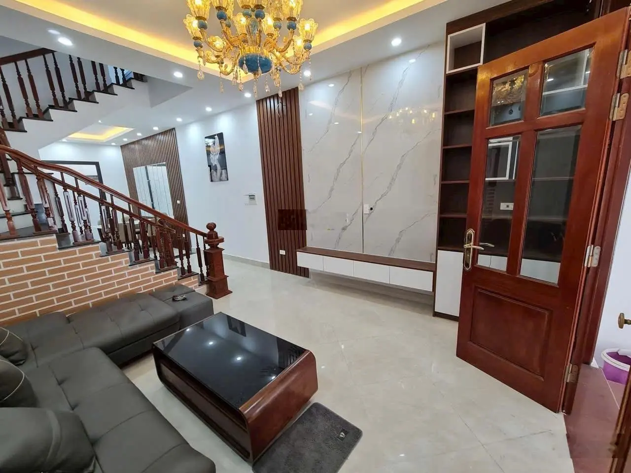 Nhà cực đẹp 3 tầng x 65m2 dân xây - gần Aeon LB - giá chỉ 6,8 tỷ. Đường trước nhà 2,8m thông ra phố
