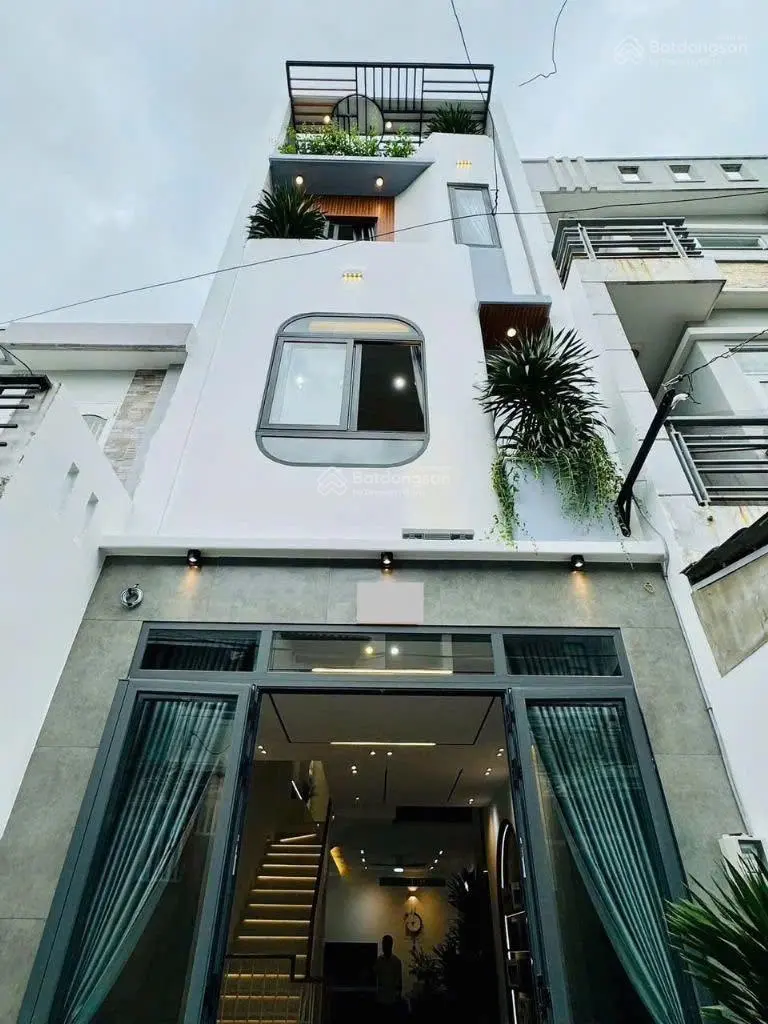 Ngay chợ Bến Thành nhà 30m đường Lê Thánh Tôn, Phường Bến Nghé, Quận 1 TpHCM giá bán 3tỷ100. Hẻm 6m