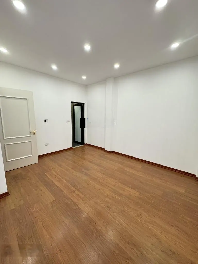 Bán nhà Nghi Tàm - ngay sát cầu Tứ Liên - nhà xây mới keng - cách ô tô 30m